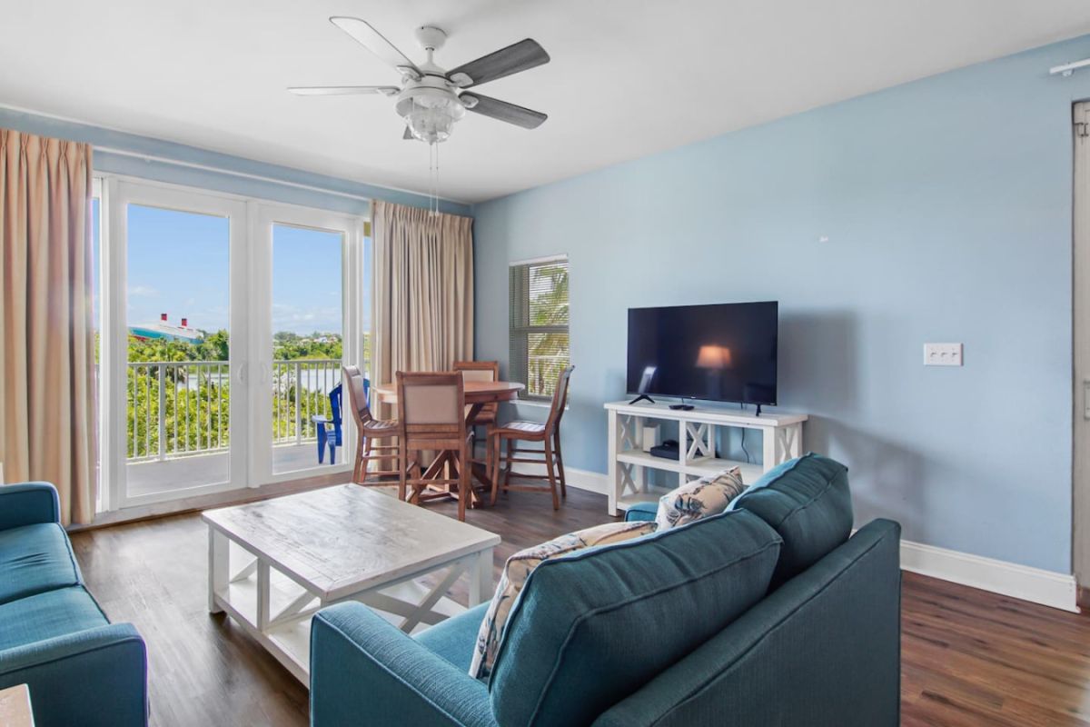 Laketown Wharf 101